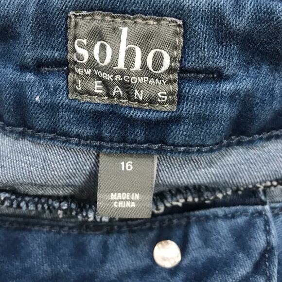 Soho New York & Co. High-Rise Mid-Wash Jean Shorts 16 - Picture 3 of 7